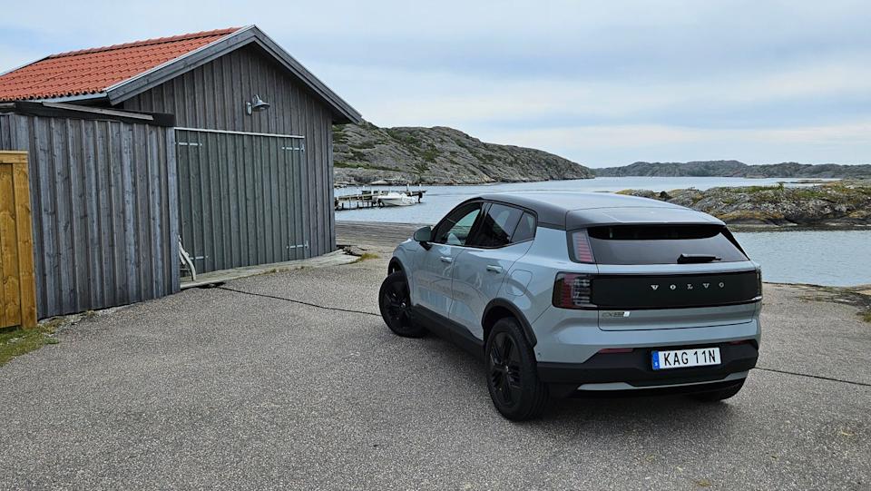 2026 volvo ex30 cross country