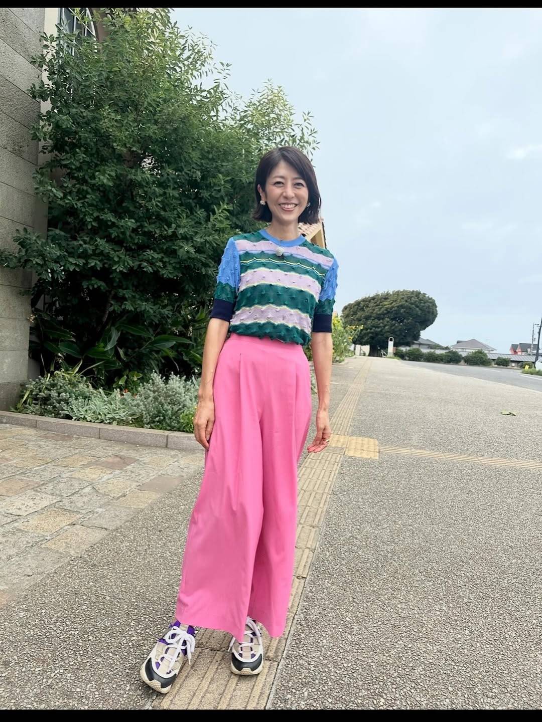「47歳には見えない!」夫はアイドル、2児の母…47歳女優〝真っピンク〟近影にネット衝撃「妖艶なお姉さん」「こんなにもピンクが似合うママさんはいないよー!」