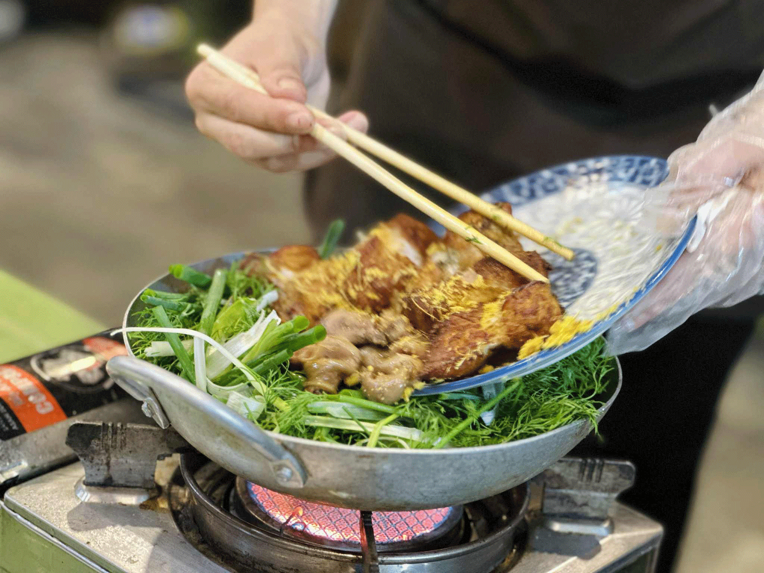 Dùng đũa sai cách có thể làm tăng nguy cơ ung thư