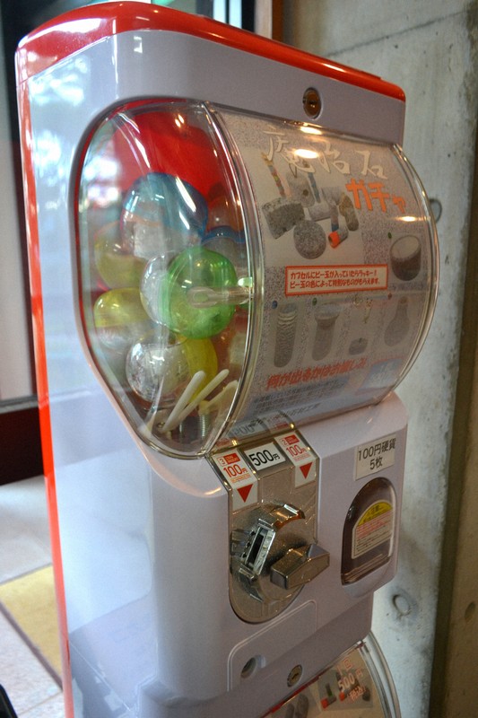 2万円の品が500円で？「庵治石ガチャ」登場　高松の御影石を加工