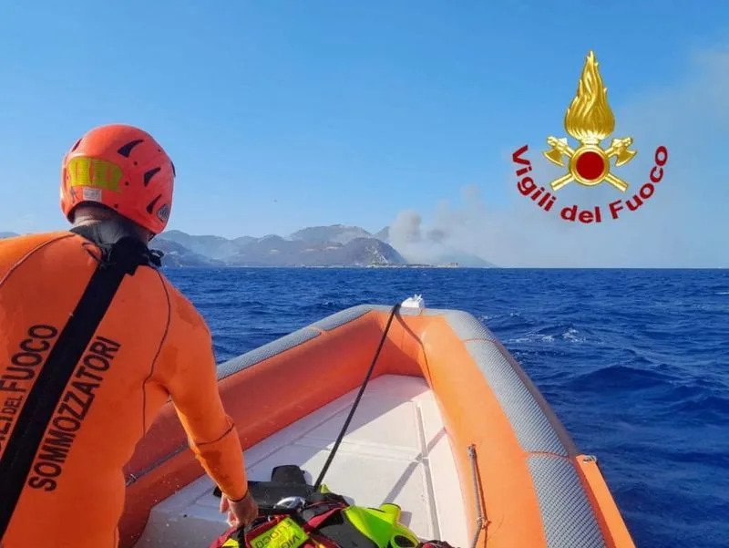Wildfire in Sardinia forces dozens to flee beach by boat