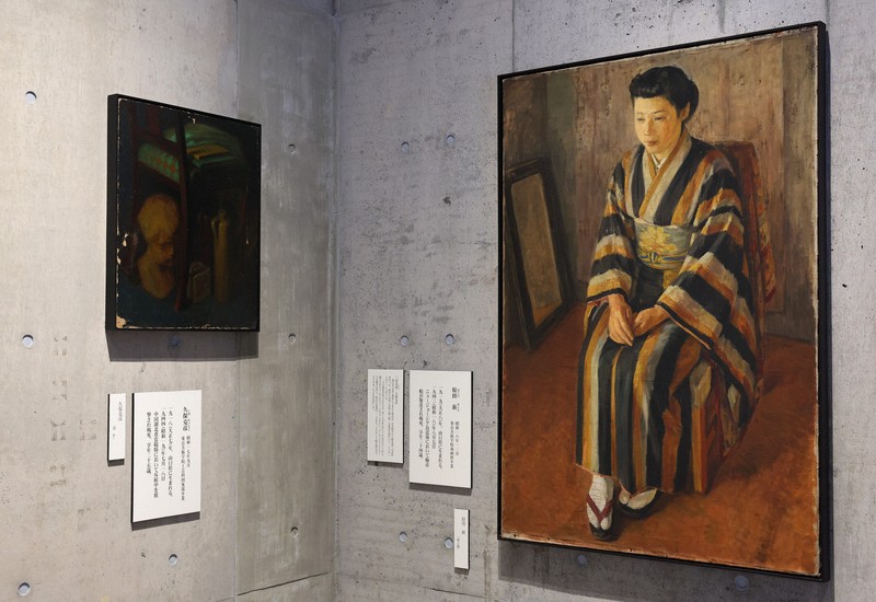 無言館に隣り合わせで展示されている原田新の絵（右）と久保克彦の絵＝長野県上田市で2025年5月31日、猪飼健史撮影