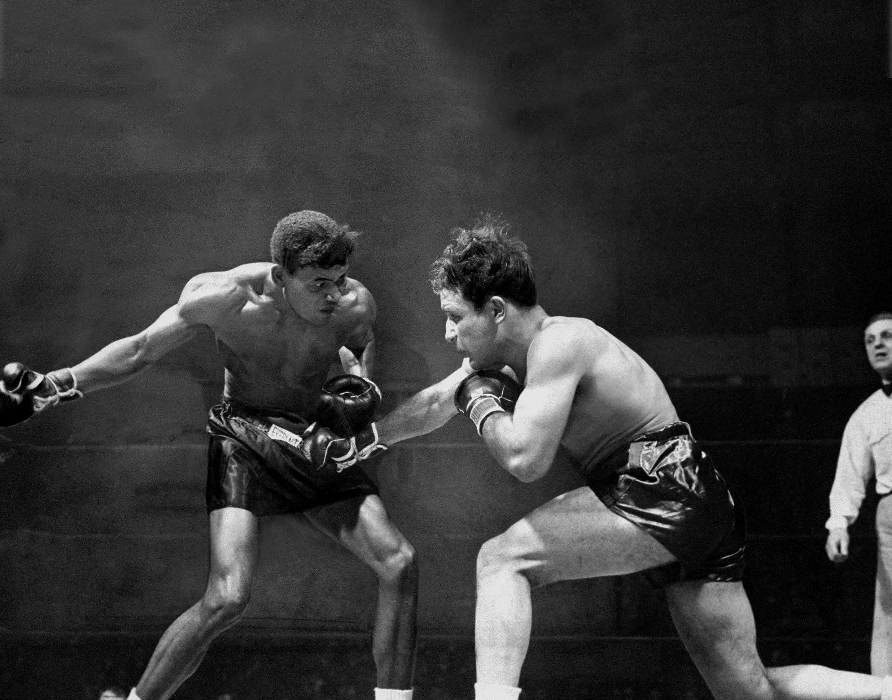 UNITED STATES - FEBRUARY 24: In second round at the Garden, Sugar Ray Robinson winds up with a mighty haymaker to throw at Jake Lamotta. Ray won the ten-rounder unanimously. (Photo by Hank Olen/NY Daily News Archive via Getty Images)