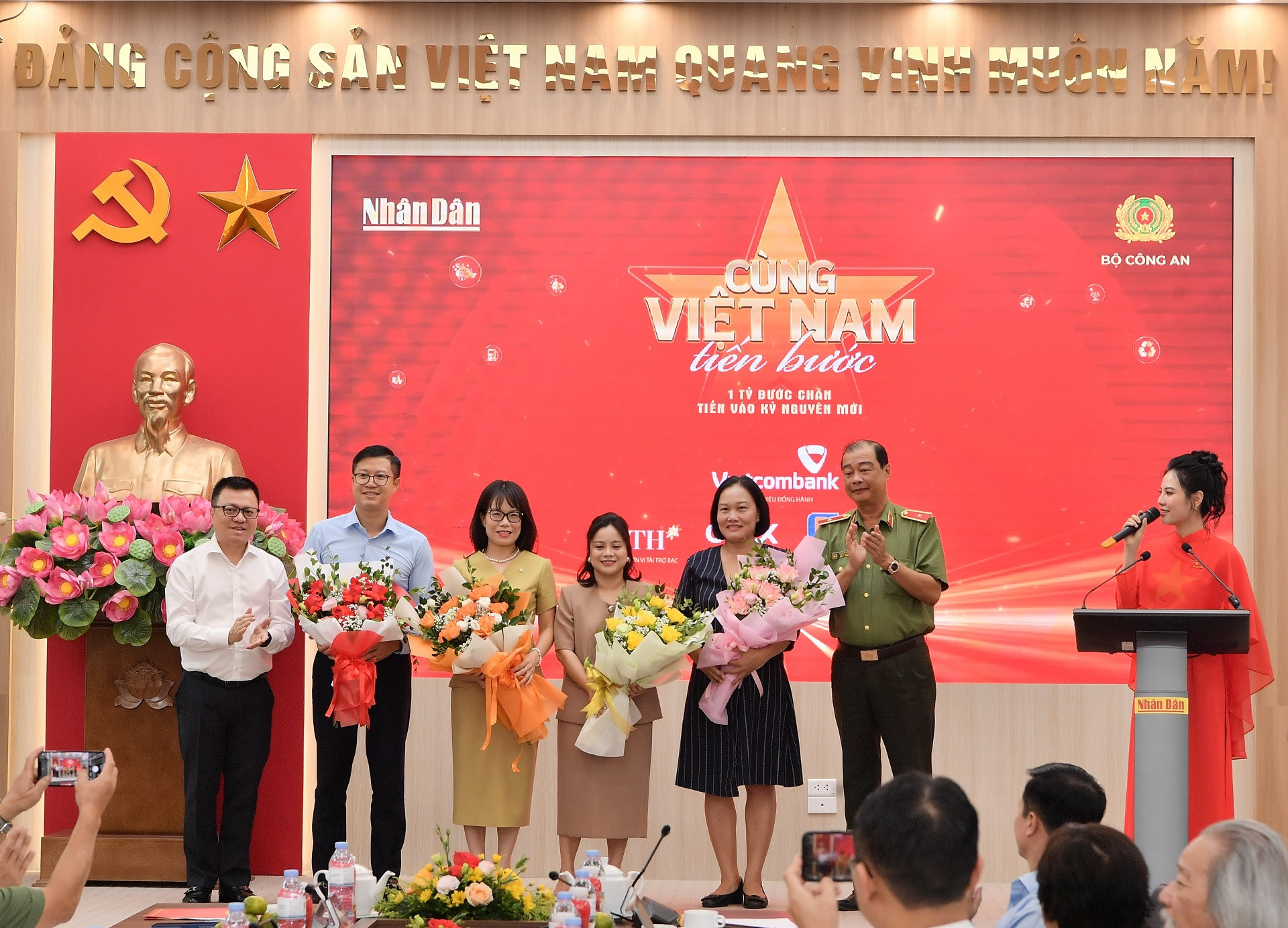 Vietcombank ‘Cùng Việt Nam tiến bước’, lan tỏa thông điệp ‘1 tỷ bước xanh’