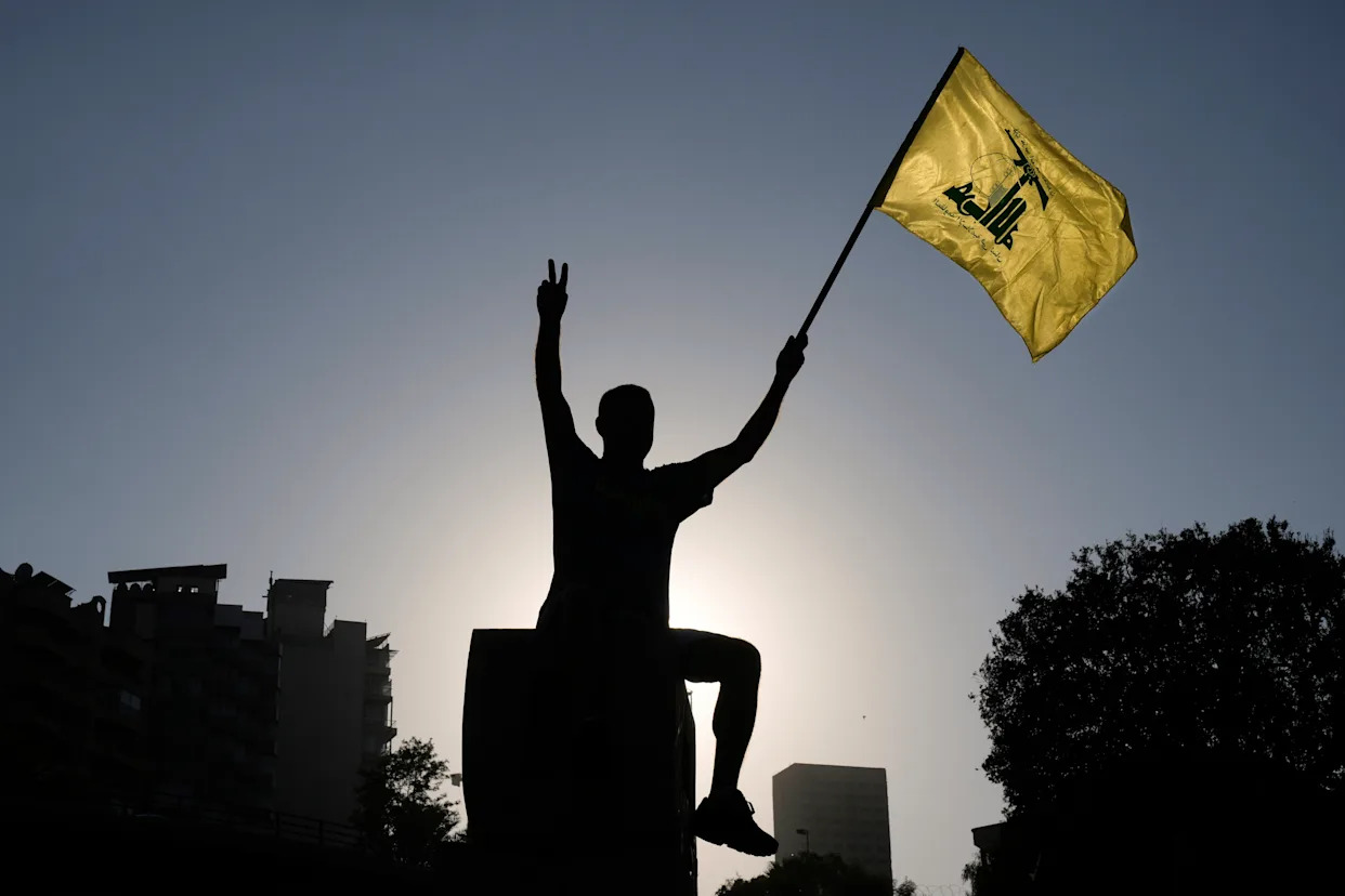 Hezbollah supporters protest disarmament ahead of Lebanese government talks