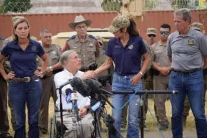 Then-South Dakota Gov. Kristi Noem shakes hands with Texas Gov. Greg Abbott on Aug. 21, 2023, near the nation’s southern border. Also pictured, from left, are Gov. Kim Reynolds of Iowa and Gov. Jim Pillen of Nebraska. (Courtesy of Gov. Noem’s office)