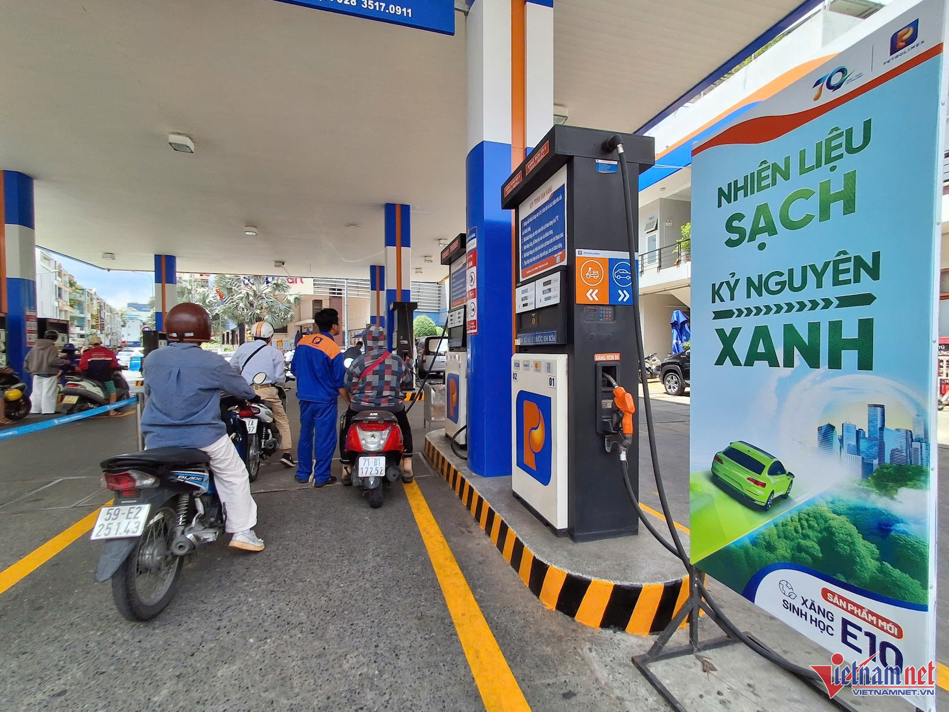 Bán xăng E10 rộng rãi từ ngày mai: Thực hư loại xăng mới dễ gây hỏng động cơ