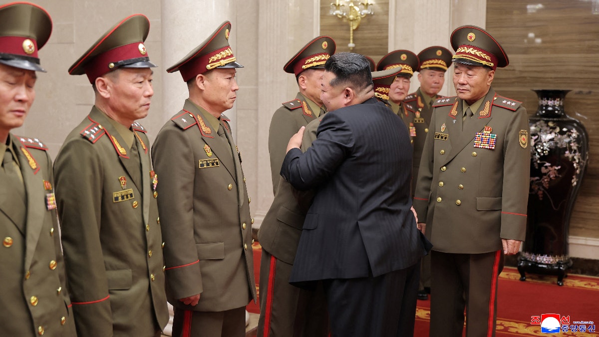 金正恩晤援俄羅斯指揮官　讚鞏固朝鮮世界強軍地位