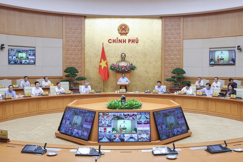 Thống đốc NHNN nhìn thẳng việc tiền ‘chảy' mạnh vào bất động sản và chứng khoán