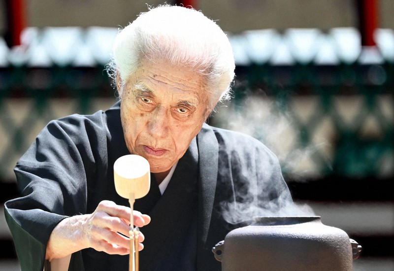 裏千家十五代家元の千玄室さん死去　102歳　文化勲章受章者
