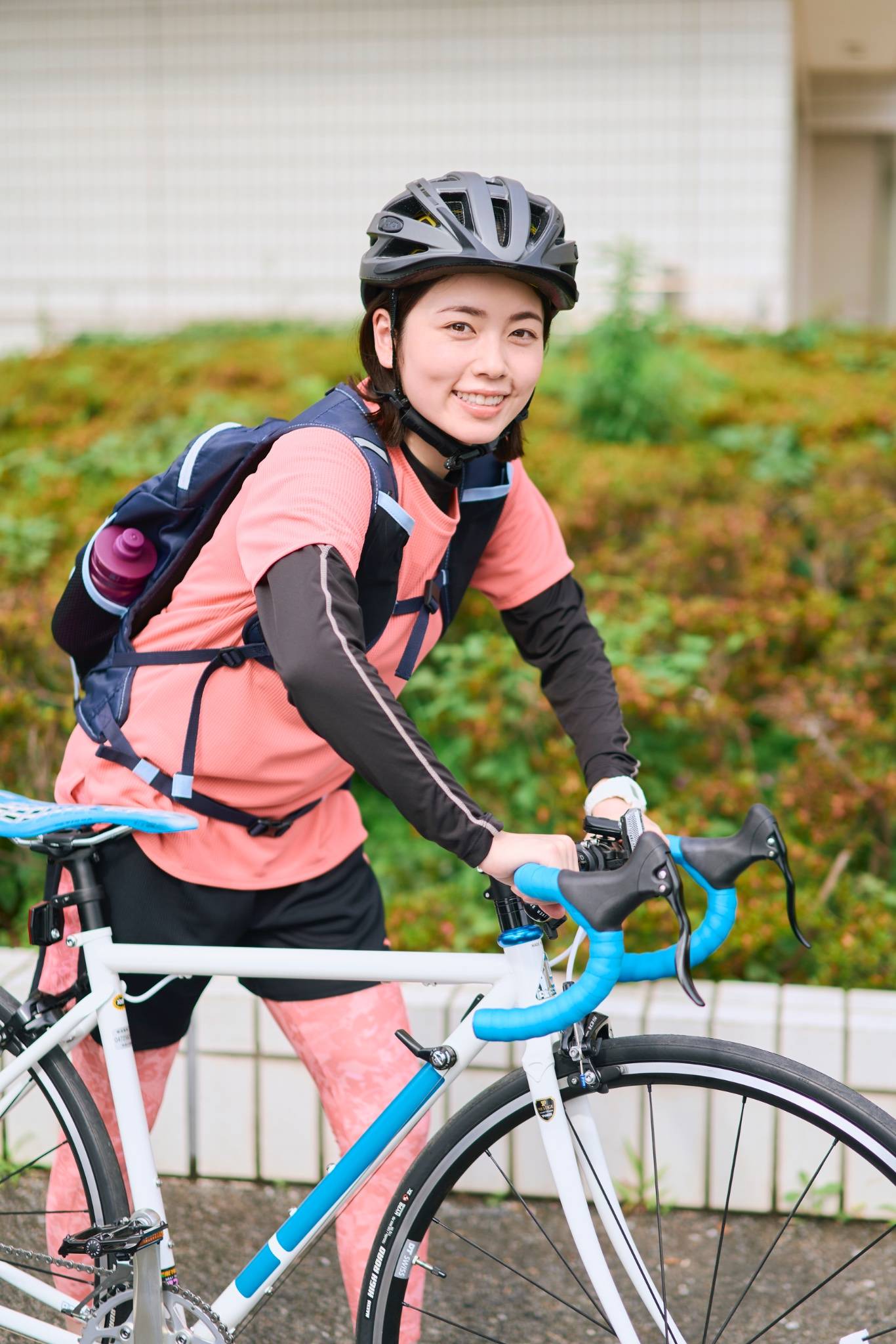 妖艶姿話題の大河女優がロードバイク通勤!?〝本格的姿〟にSNS衝撃「これは見れない」「かっこいい！」「体育会系も可愛い」ドラマオフショットが話題