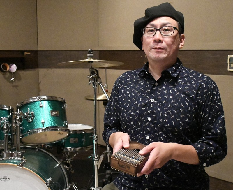ポロポロ柔らかな音響く「ろくろ動画」　作者が伝えるカリンバの魅力