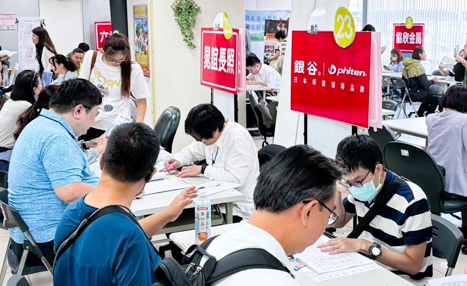 職涯攜手 一鹿相伴!桃市府就職處中壢就業中心徵才活動。(桃園市政府就業職訓服務處提供)