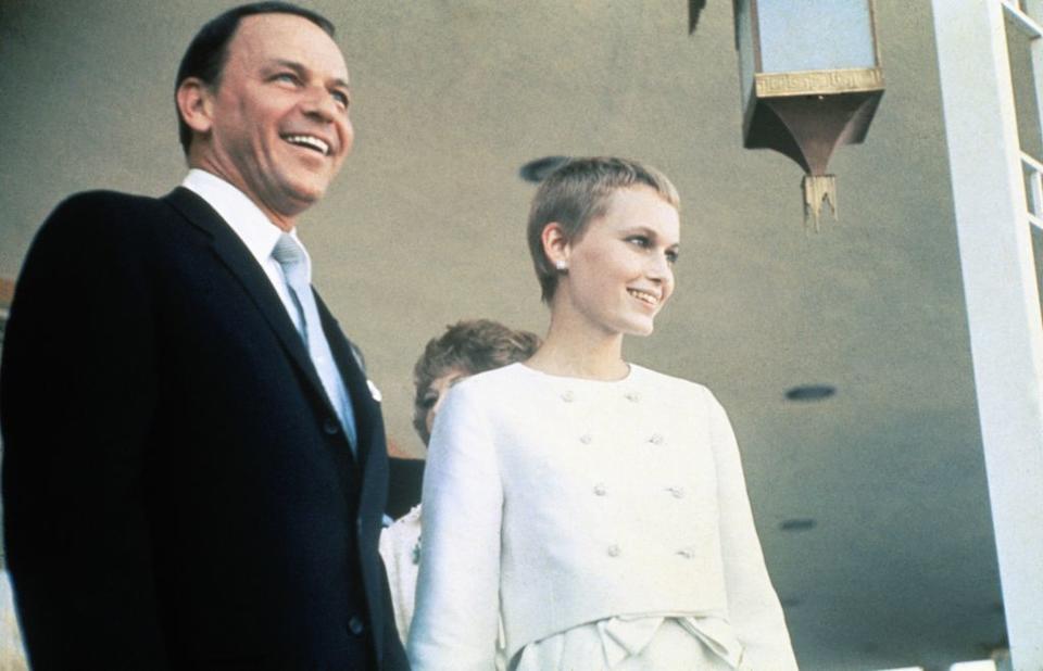 Las Vegas, Nevada: La boda de Mia Farrow y su marido Frank Sinatra en el Hotel Sands, donde se casaron.
