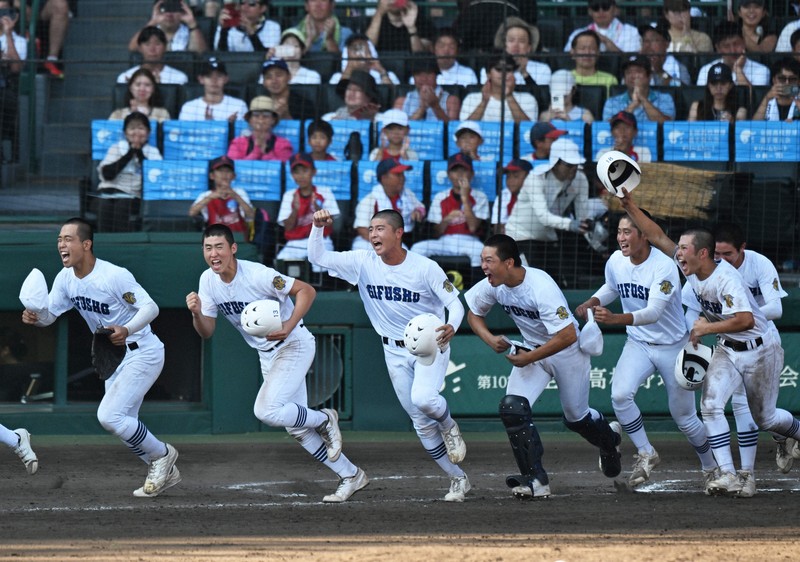 「誰一人諦めていなかった」　県岐阜商、粘り見せ4強に　夏の甲子園
