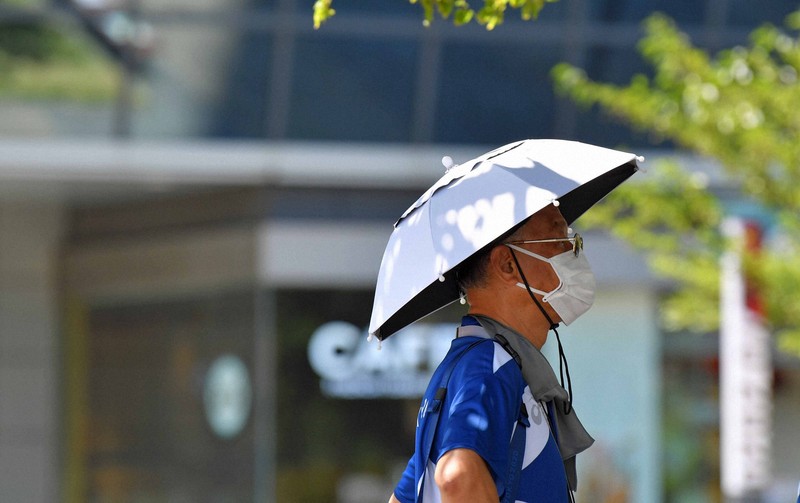 かぶる「かさ」猛暑で人気急上昇　東京五輪のあの「傘」も再評価?