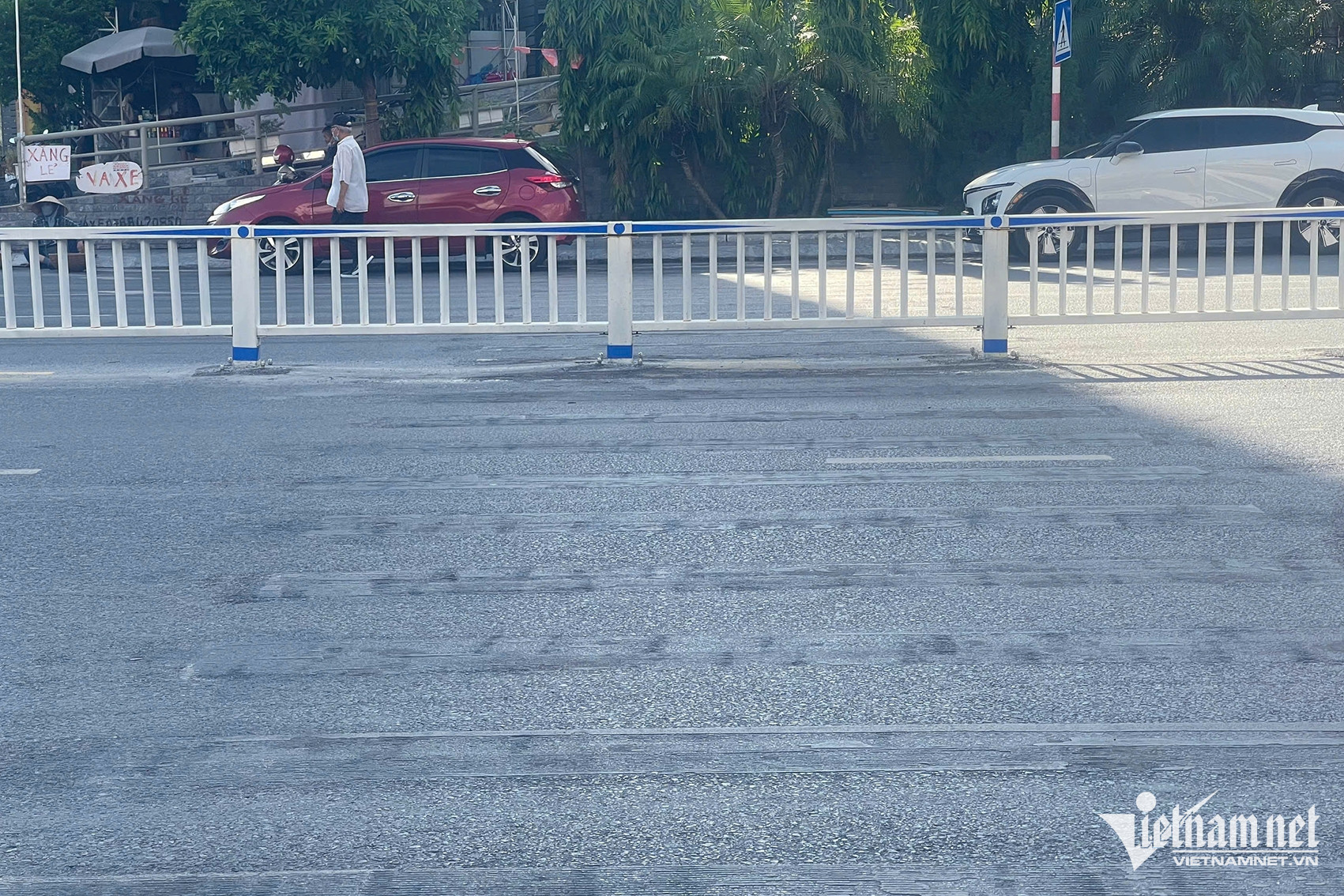 Động thái mới của Quảng Ninh sau khi dải phân cách chắn phần đường người đi bộ