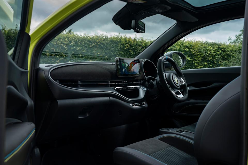 Abarth 500e front cabin