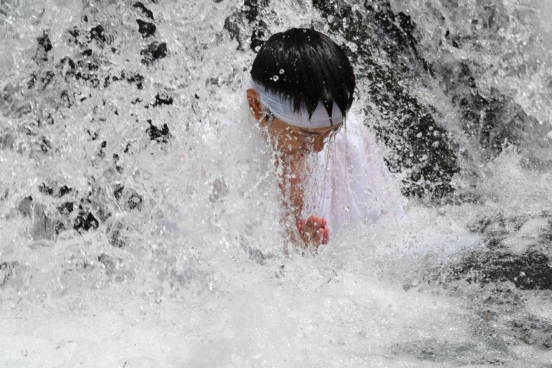 「生まれ変わった気分」　修験道の「聖地」湯殿山で修行体験　山形