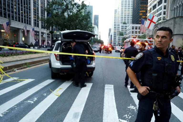 New York's mayor says the man who shot dead four people in a skyscraper was apparently targeting the NFL for brain injuries he believed he suffered playing American football (John Lamparski)