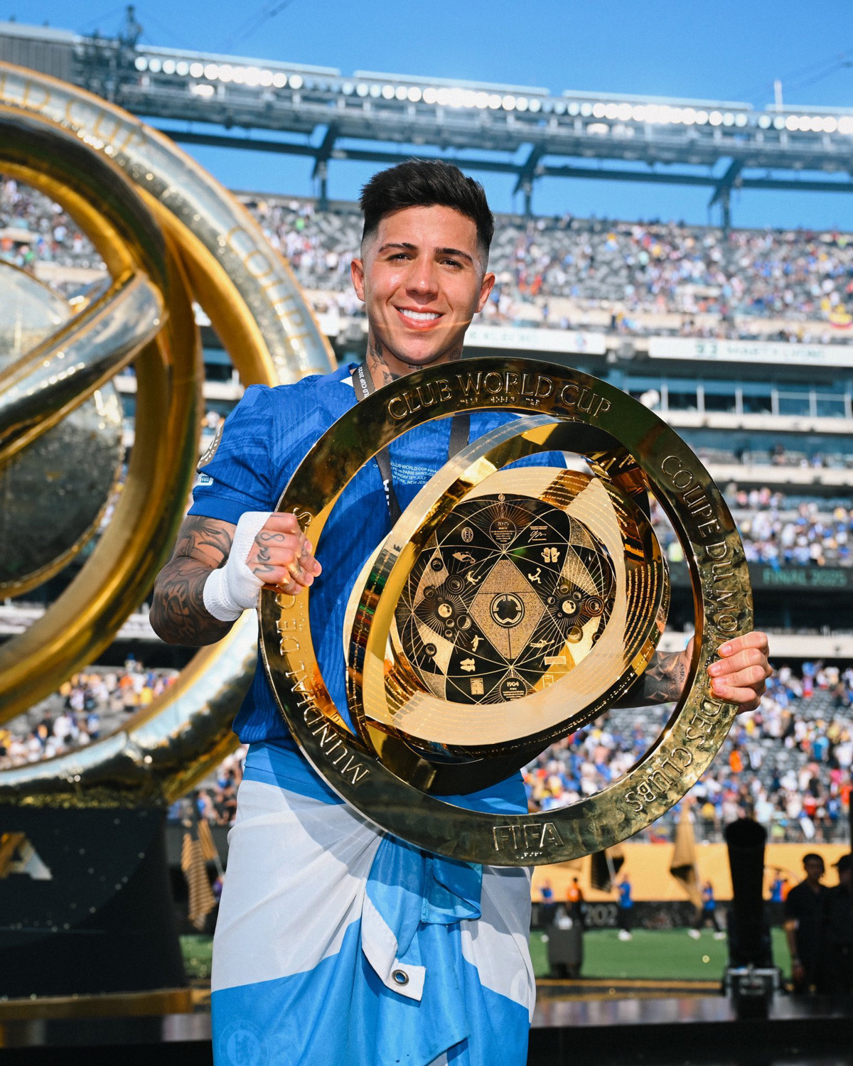 PSG vung tiền kéo Enzo Fernandez khỏi Chelsea