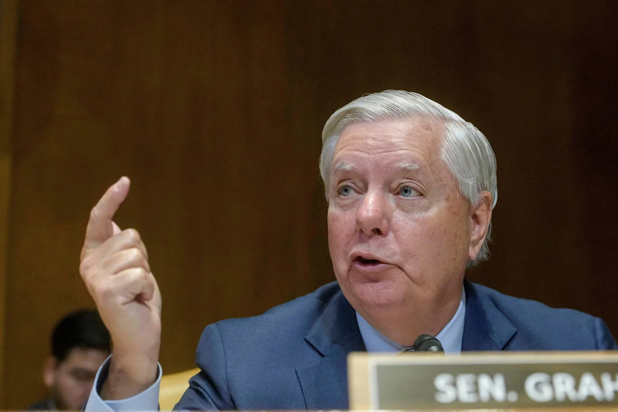 Trump endorses longtime GOP senator (again), and MAGA goes berserk: ‘He’s going off the rails’