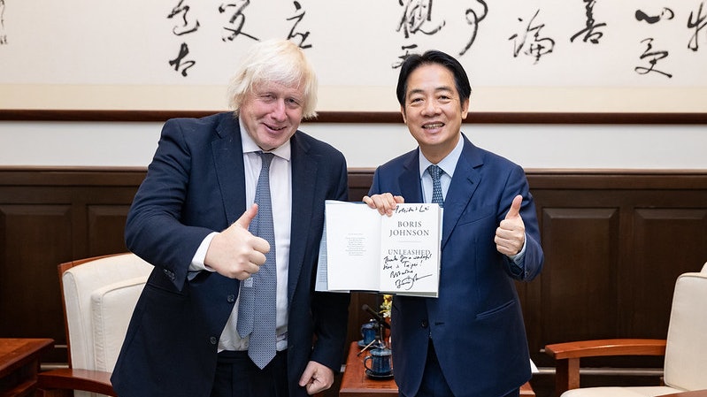 英前首相約翰遜訪台會賴清德　稱試圖霸凌或併吞台灣行為永不成功