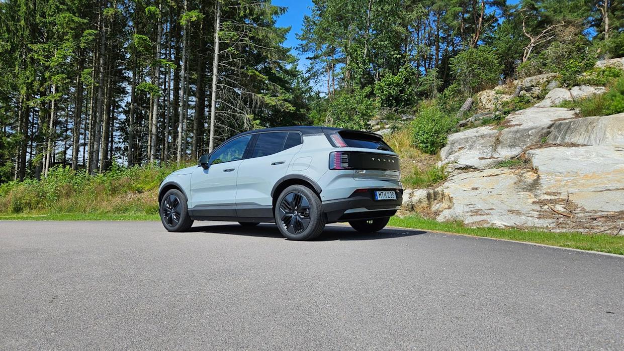 2026 volvo ex30 cross country