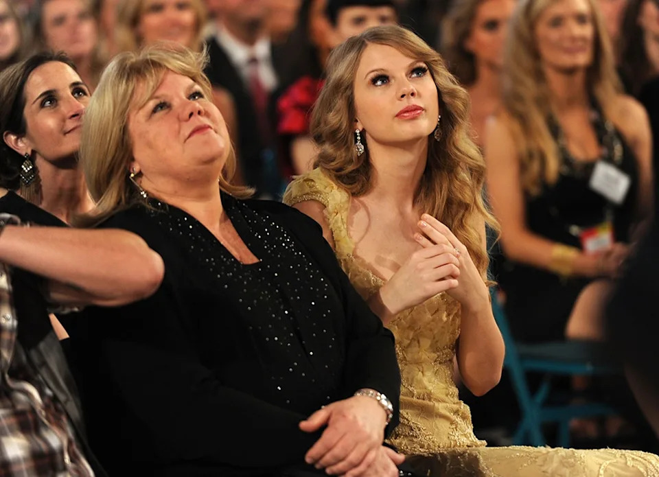 <p>Taylor Swift's Mom Andrea Swift Also Underwent Surgery</p>
