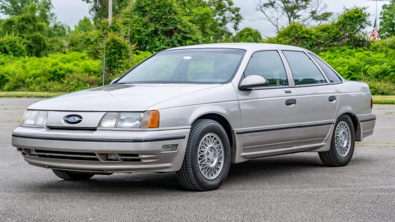 E30 BMW 325i Once Lost A Sports Sedan Comparison Test To The Ford Taurus SHO