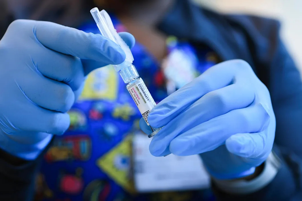 Covid cases rising in US as officials plan to restrict booster vaccines