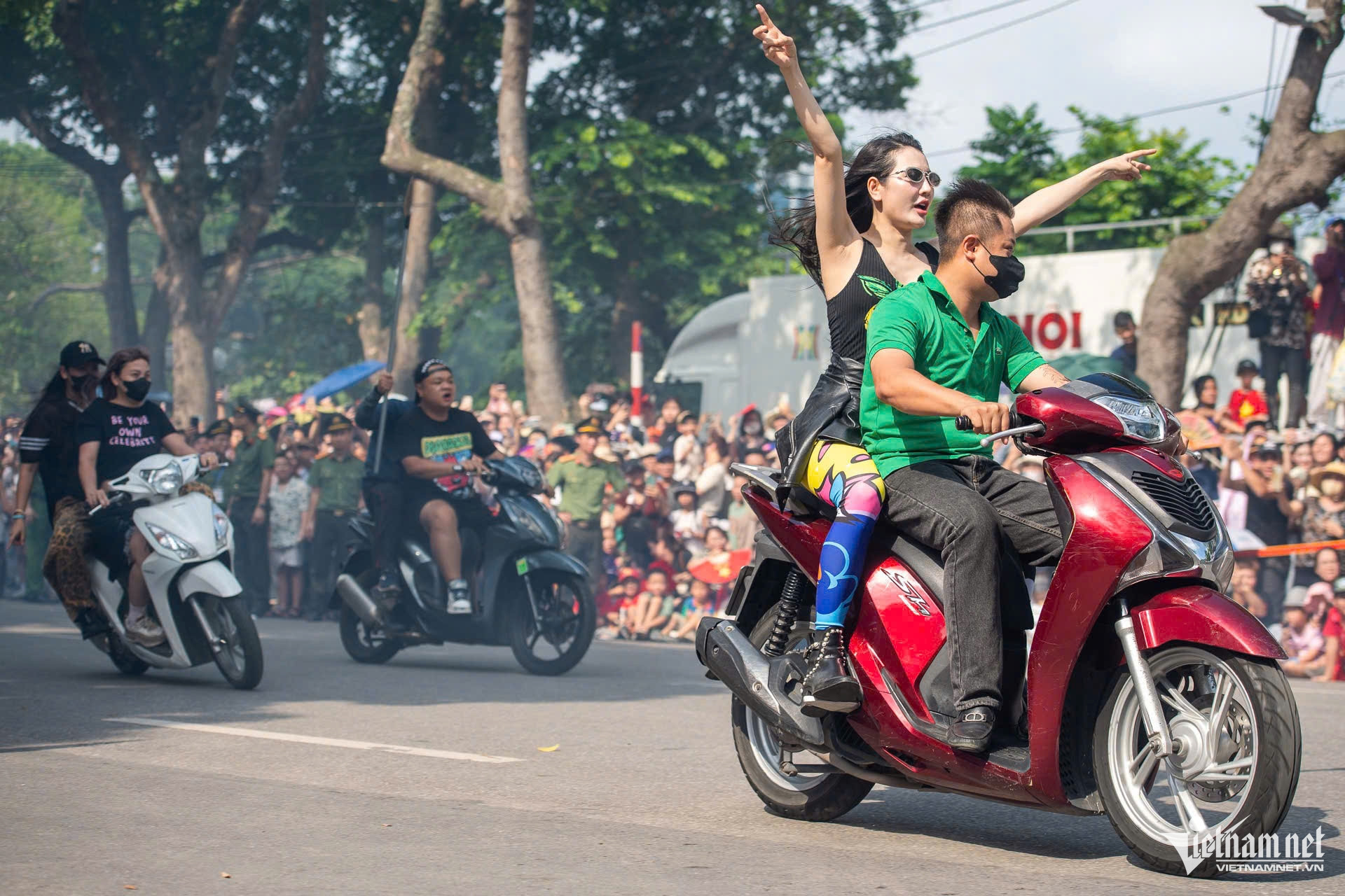 Vai 'girl phố' gây bão mạng và chuyện chưa kể của nữ công an quê Thanh Hoá
