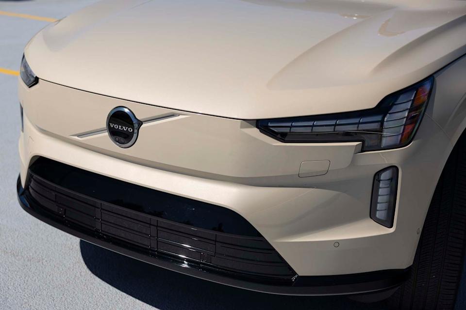 2025 volvo ex90