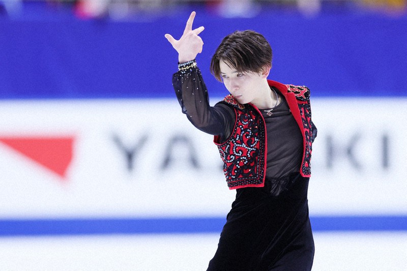 全日本選手権男子SPで演技する中田璃士選手＝2024年12月20日、吉田航太撮影