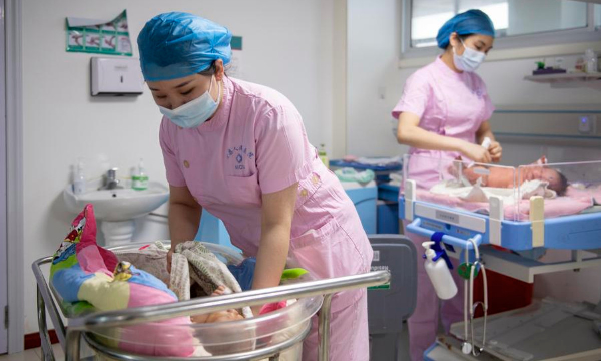 Trung Quốc tặng 1.500 USD cho trẻ em chào đời từ năm 2025