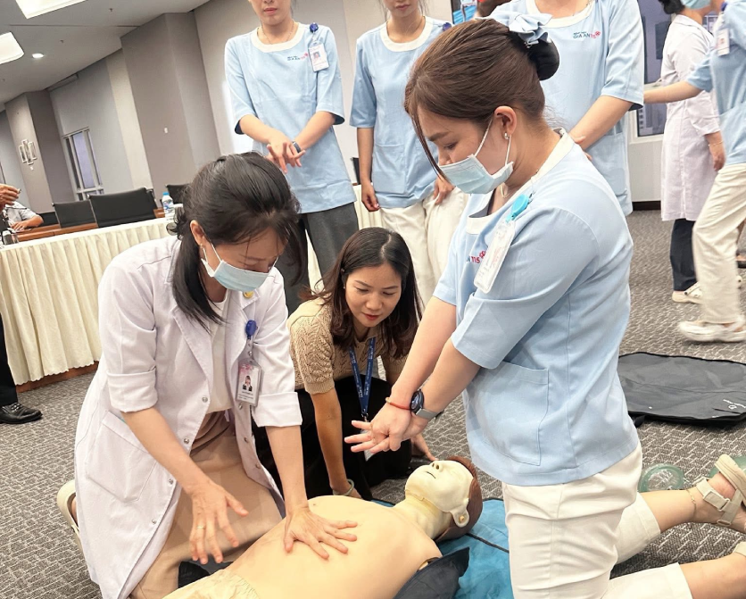 Con gái nhanh tay cứu cha ngừng tim sau bữa sáng