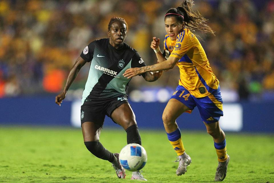FILE - U.S' NJ/NY Gotham FC Miranda Freeman, left, and Mexico's Ti