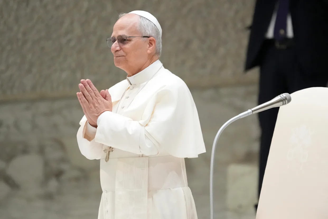 Pope meets with Chagos refugees and delivers message about rights of the weak against the powerful