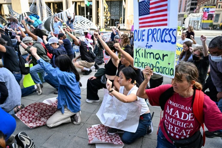 US judge temporarily blocks deportation of Salvadoran man in immigration row
