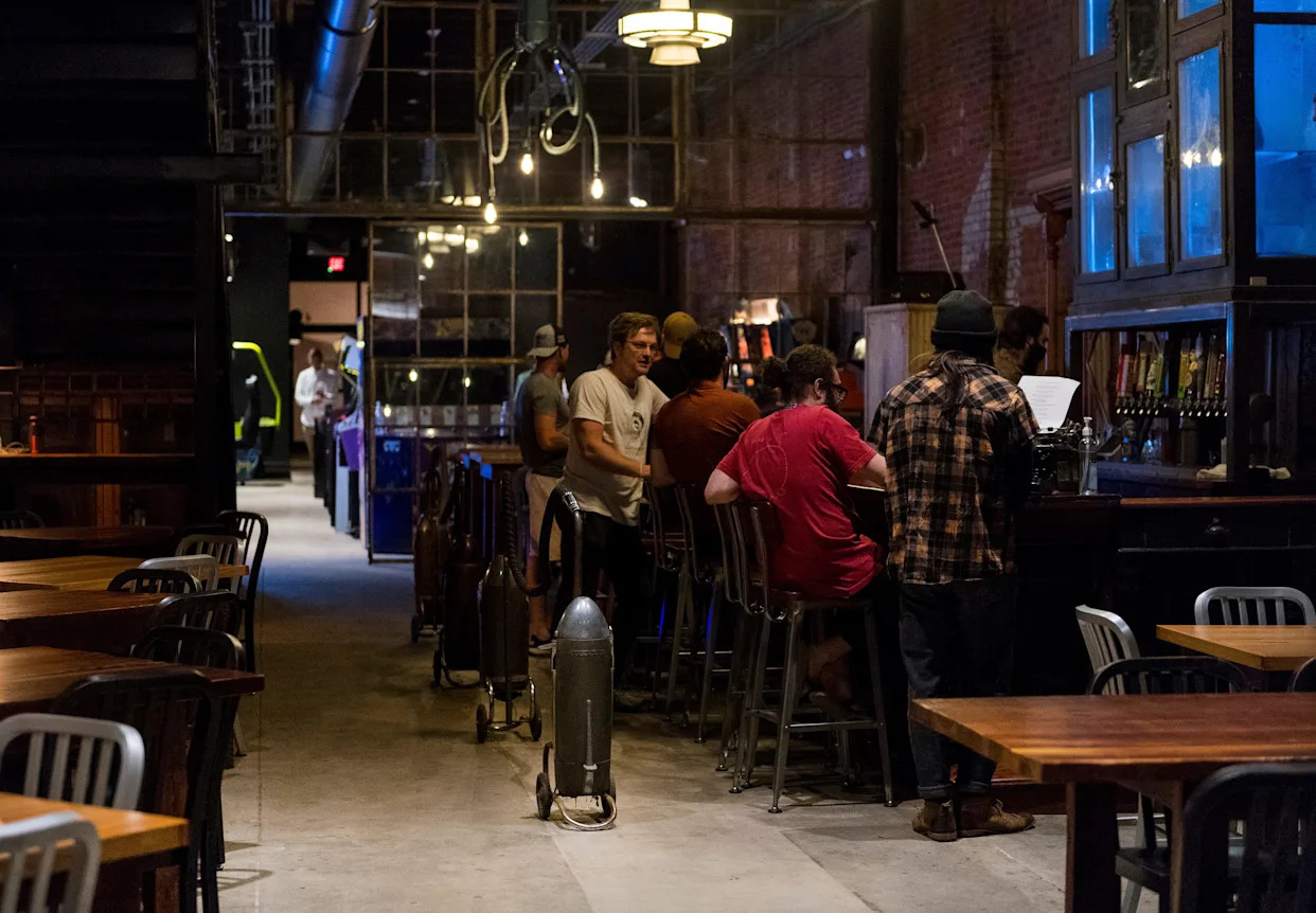 Evansville bar to shut off its lights, lower its prices in response to CenterPoint bills