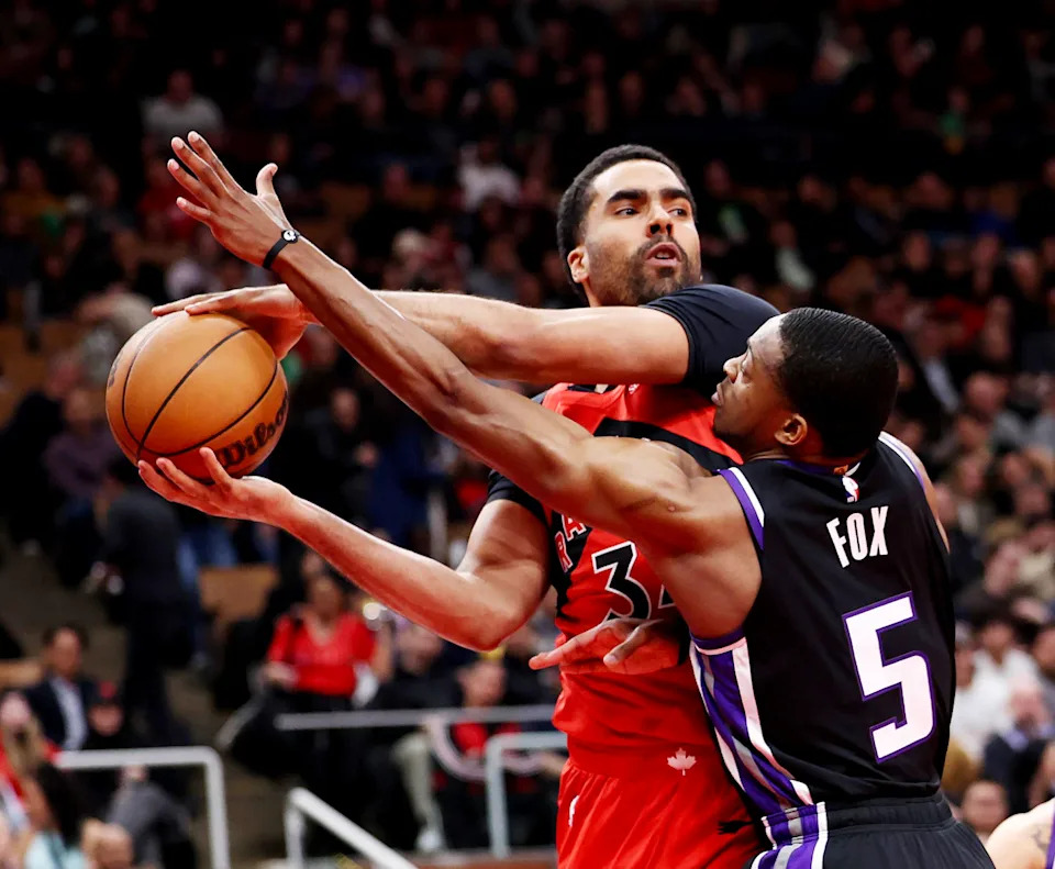 Jontay Porter of the Toronto Raptors battles De'Aaron Fox) of the Sacramento Kings on
March 20, 2024. (Richard Lautens / Toronto Star via Getty Images)