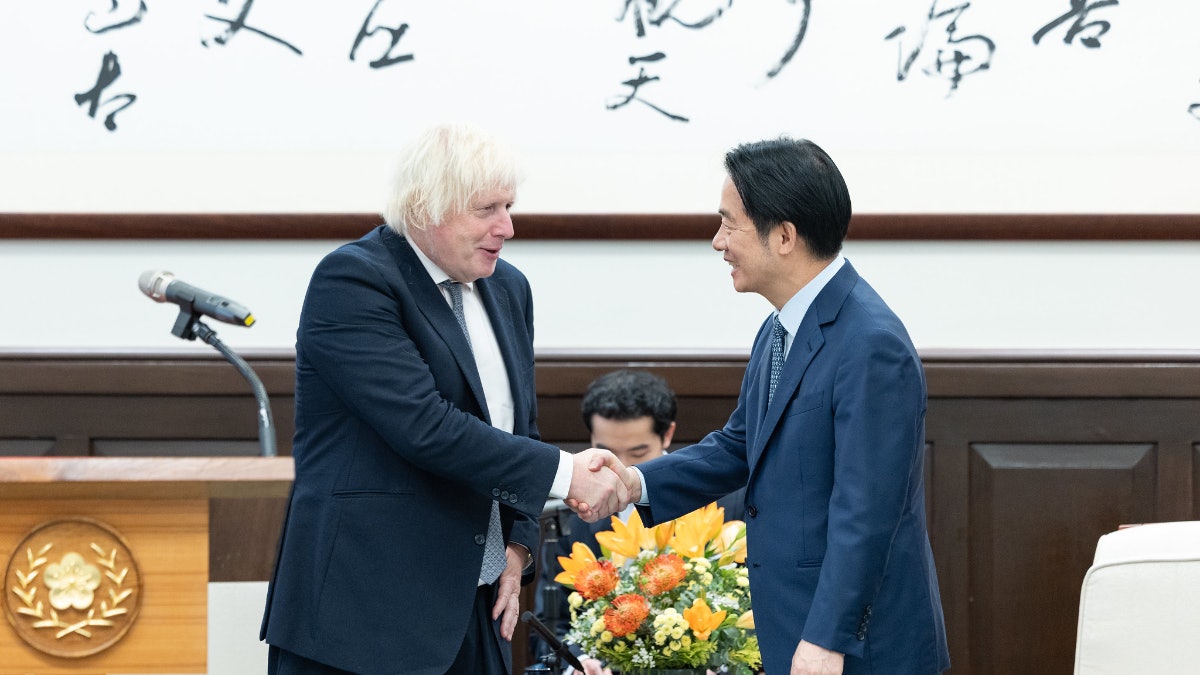 英國前首相約翰遜訪台灣　中國使館：與巴勒斯坦相提並論荒唐至極