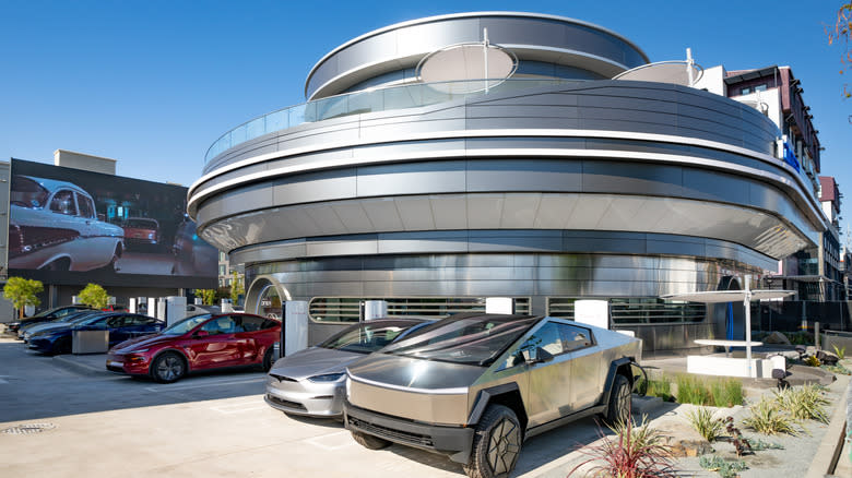 Tesla Diner Drops Most Menu Options And Cuts Hours Just Weeks After Opening, Surprising No One