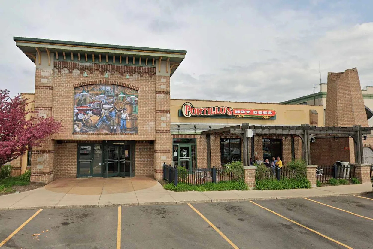 Google Maps Portillo's in Oswego, Illinois