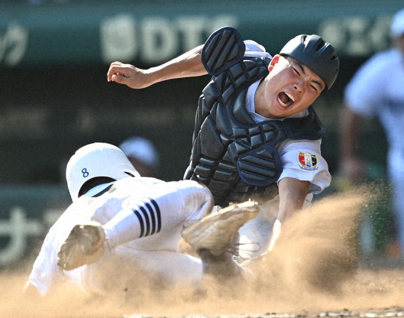 横浜、「内野5人シフト」でサヨナラのピンチしのぐ　夏の甲子園