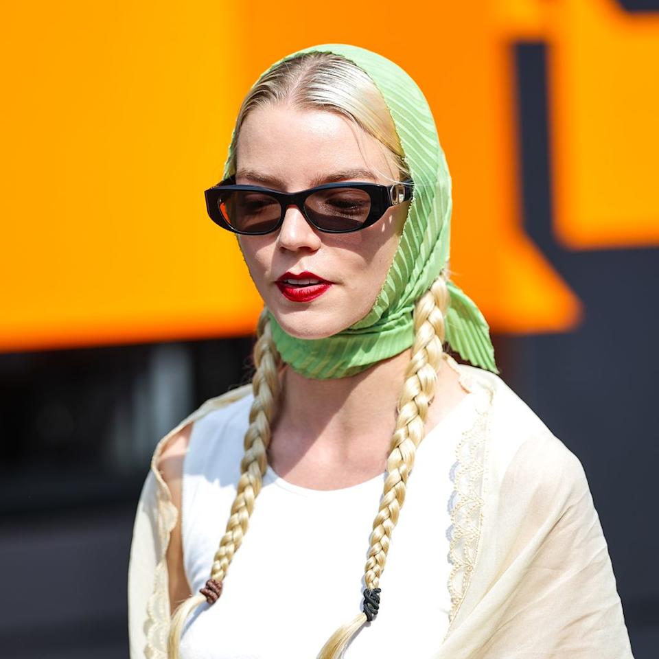 Anya Taylor-Joy deslumbra junto a su marido en la Fórmula 1 pero se lleva un trago amargo por su amigo Lewis Hamilton