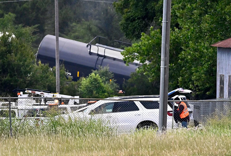 Liquid flare planned for propane rail car damaged in Texas derailment, to last hours