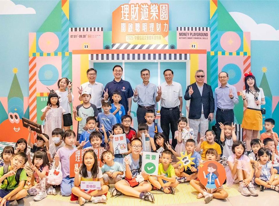 中信銀文薈館 化身超人氣理財遊樂園