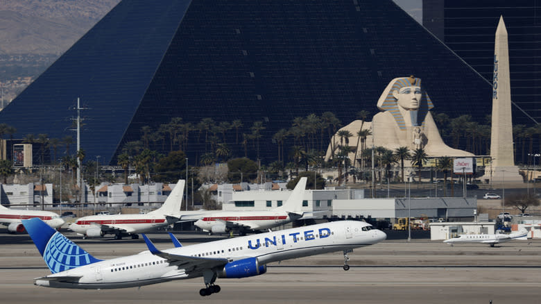A Boeing 757 operated by United Airlines taking off.