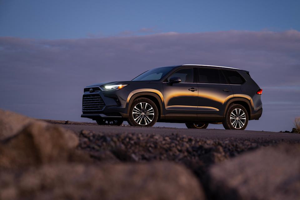Toyota Launches Reasonable 2025 Grand Highlander Hybrid MAX Limited Lease Deal For August